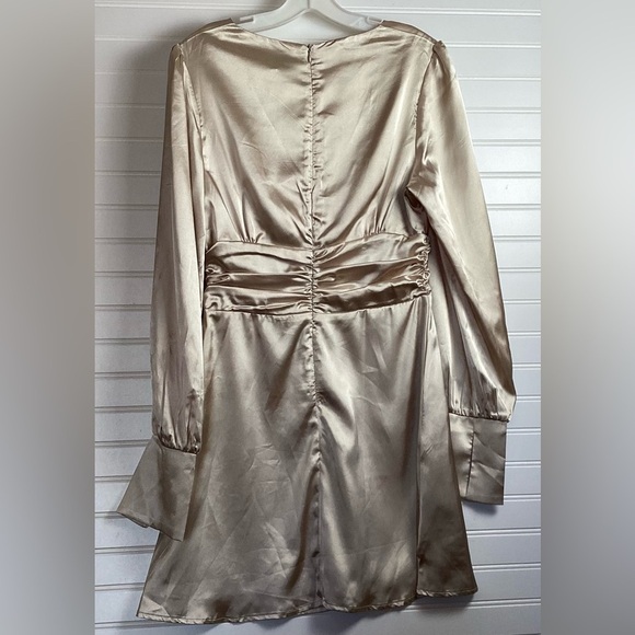 Princess Polly NWT Deliah Champagne Satin Long Sleeve Mini Dress Size 8 - Picture 6 of 9